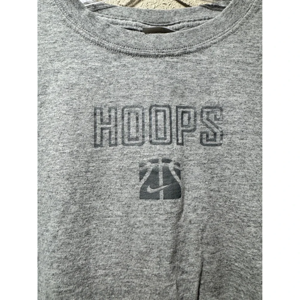 Nike Hoops Basketball Graphic T-Shirt Mens Medium Gray Short Sleeve Swoosh Logo